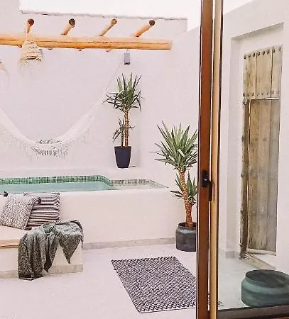 With Private Pool Apartamento *