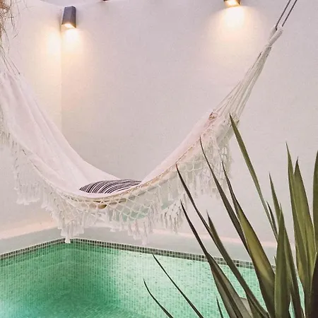 With Private Pool Apartamento